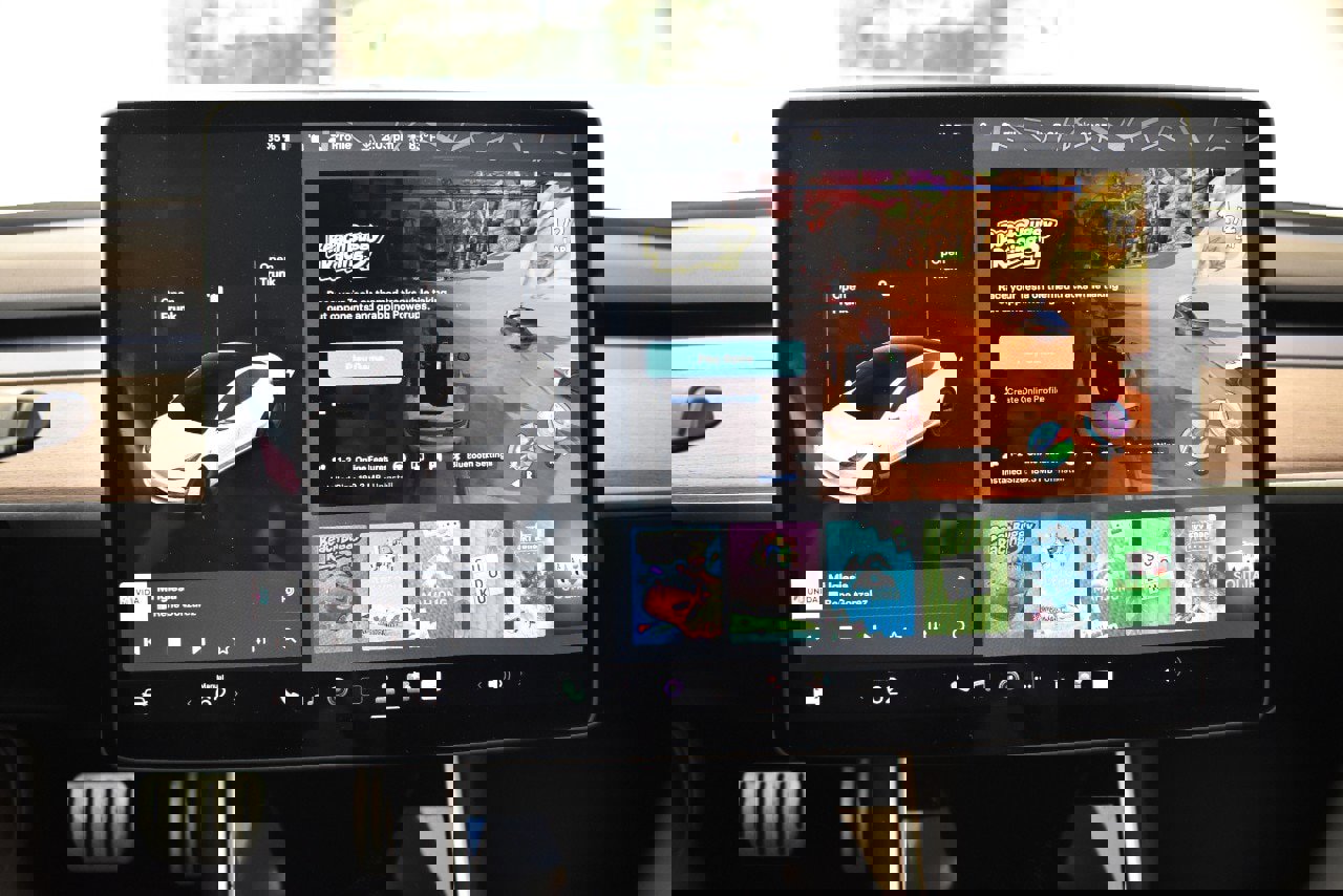 Used 2023 Tesla Model 3 Standard Range image 29