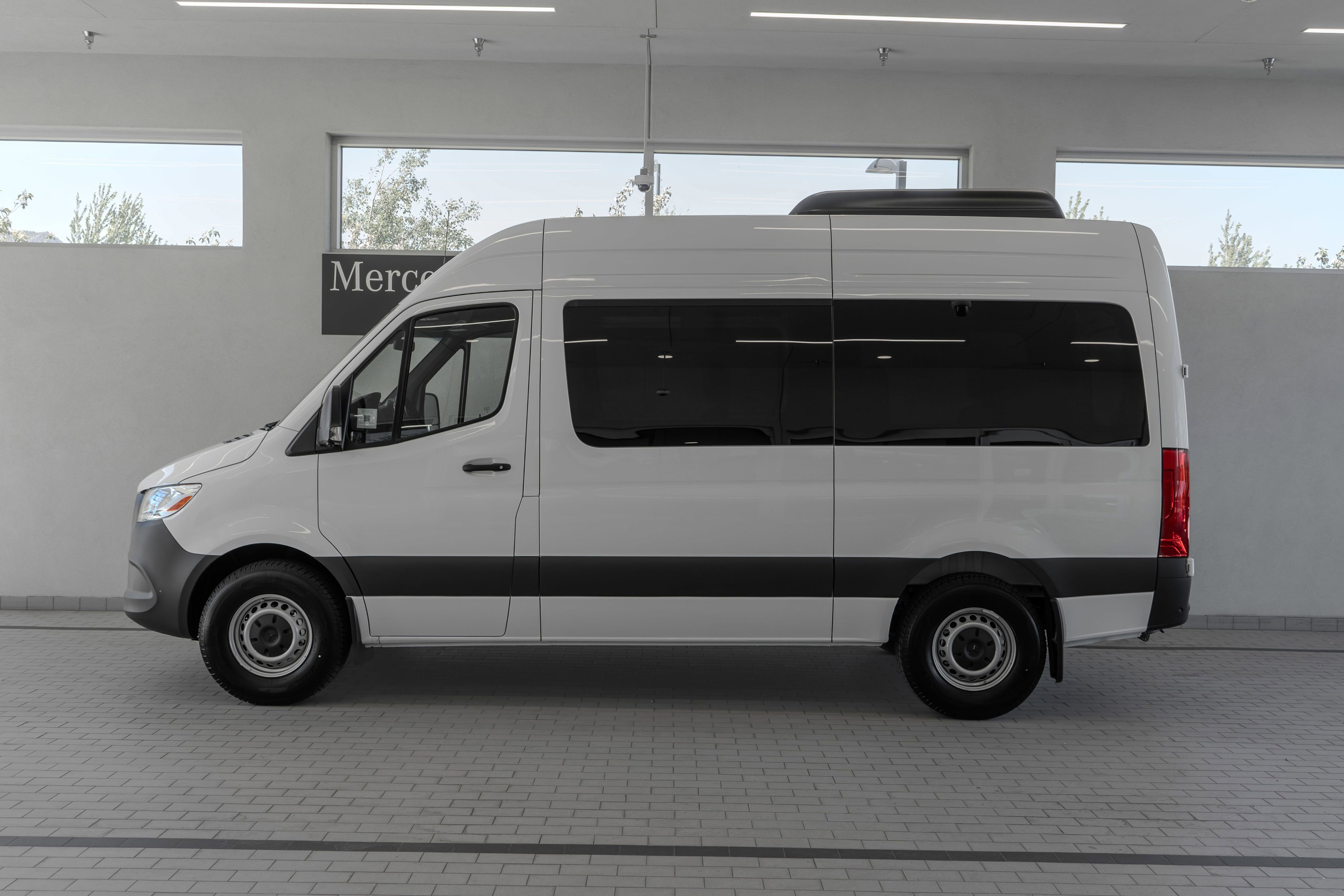Used 2025 Mercedes-Benz Sprinter 2500 image 2