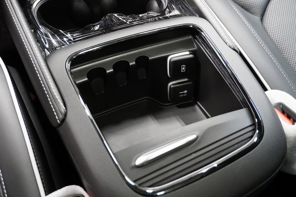 Used 2024 Chrysler Pacifica Limited w/ S Appearance Package image 29