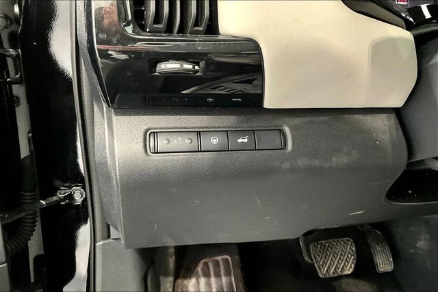 Used 2024 Nissan Pathfinder SV w/ SV Premium Package image 39