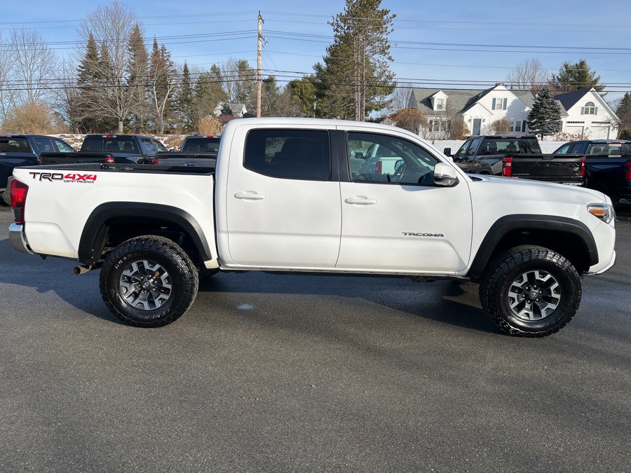 Used 2019 Toyota Tacoma TRD Off-Road AWD/4WD image 2