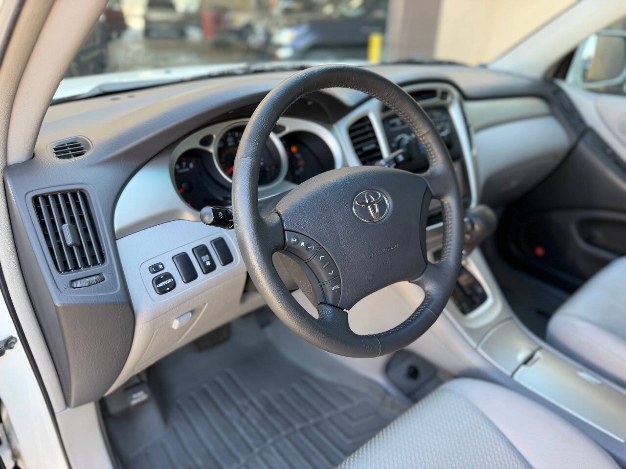 Used 2006 Toyota Highlander Sport w/ Towing Prep Pkg FWD image 12