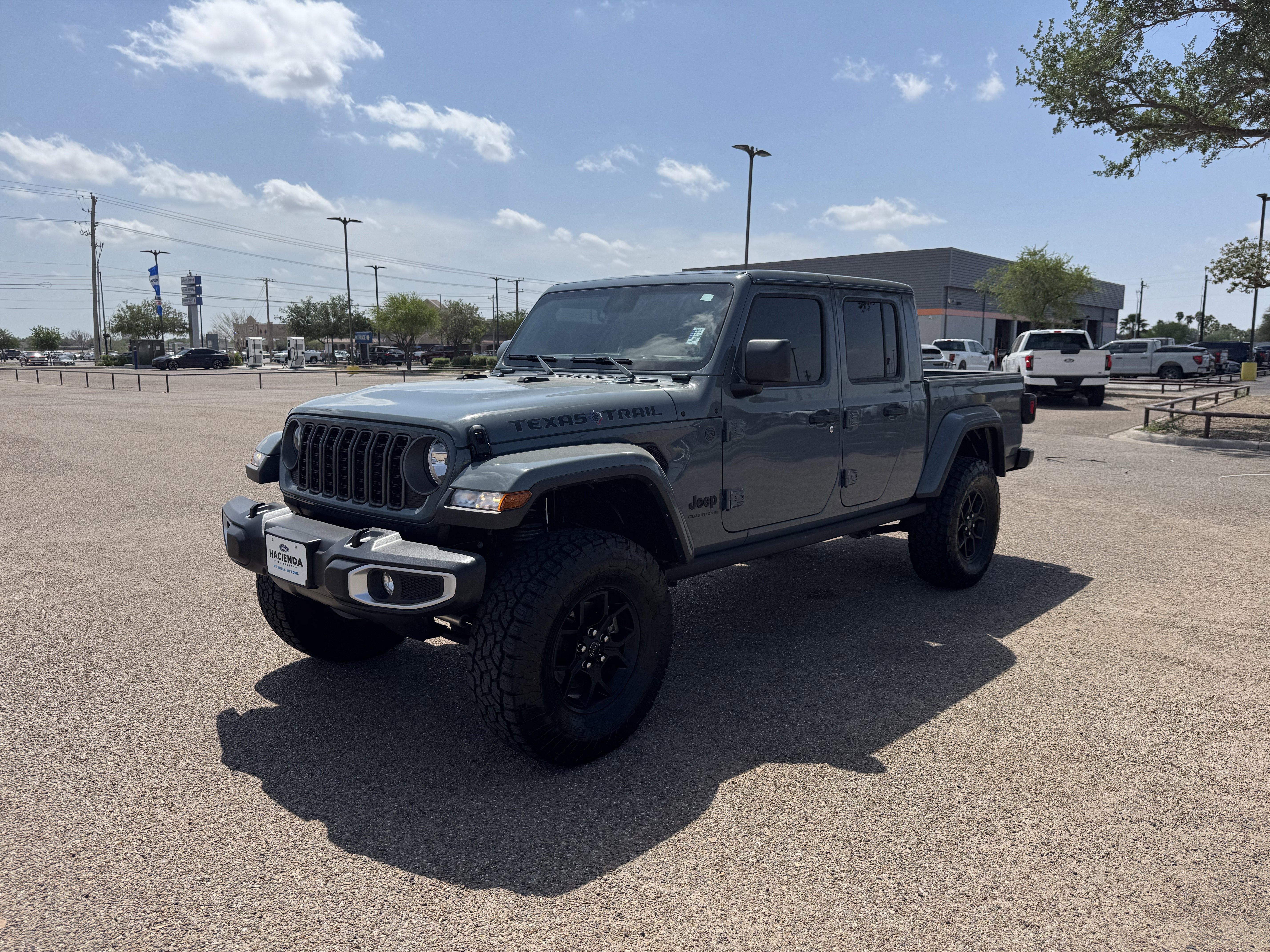 Used 2025 Jeep Gladiator Sport image 1