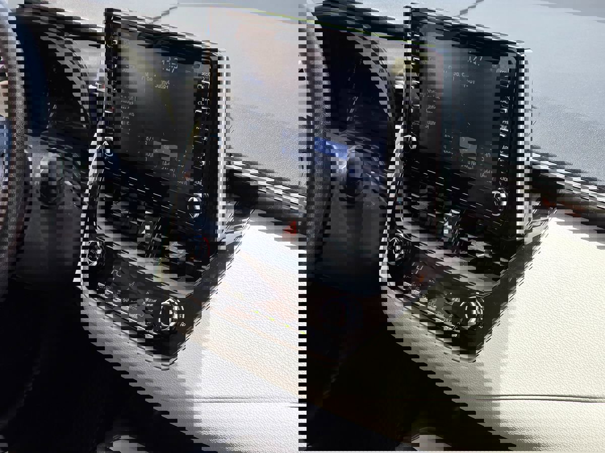 Used 2020 Toyota Corolla LE image 17