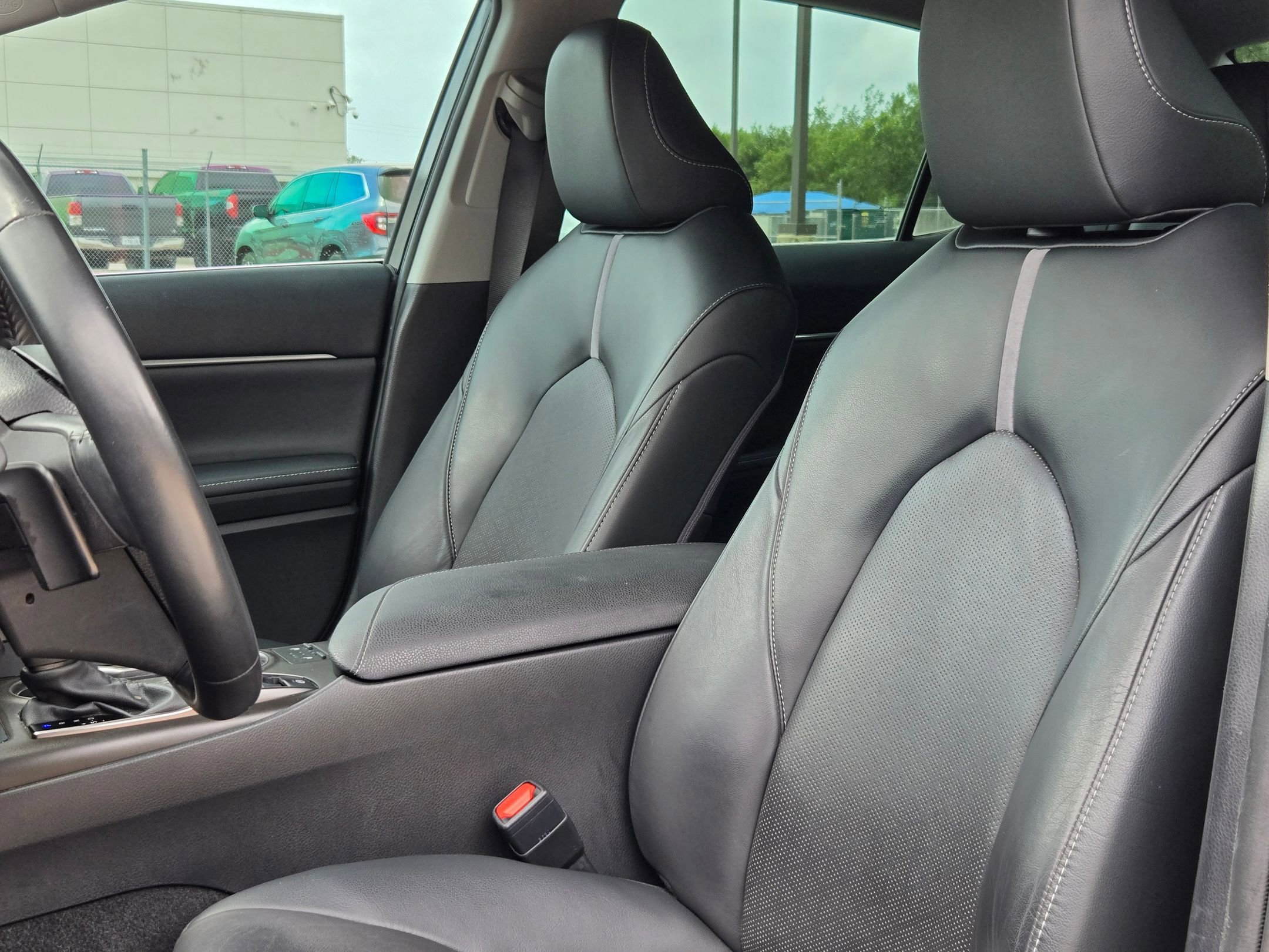 Used 2022 Toyota Camry XSE FWD image 13