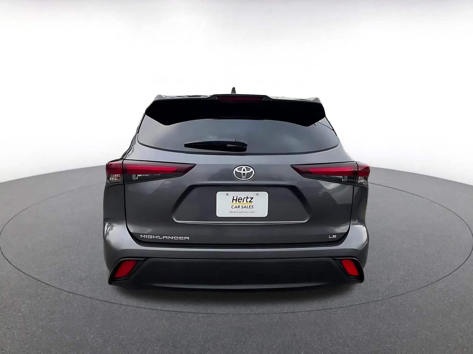 Used 2025 Toyota Highlander LE image 12