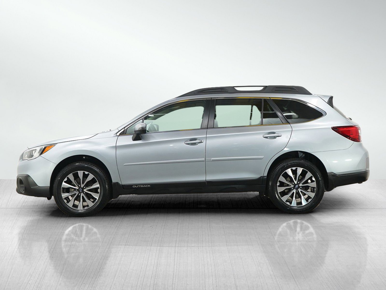 Used 2016 Subaru Outback 3.6R Limited AWD/4WD image 2