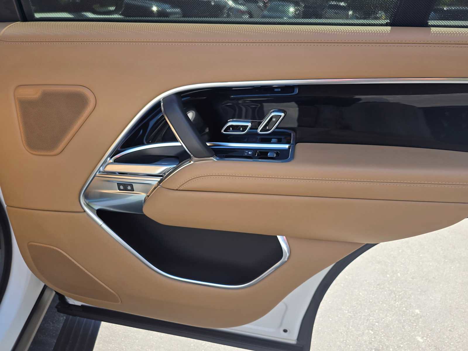 New 2025 Land Rover Range Rover Long Wheelbase SE image 13
