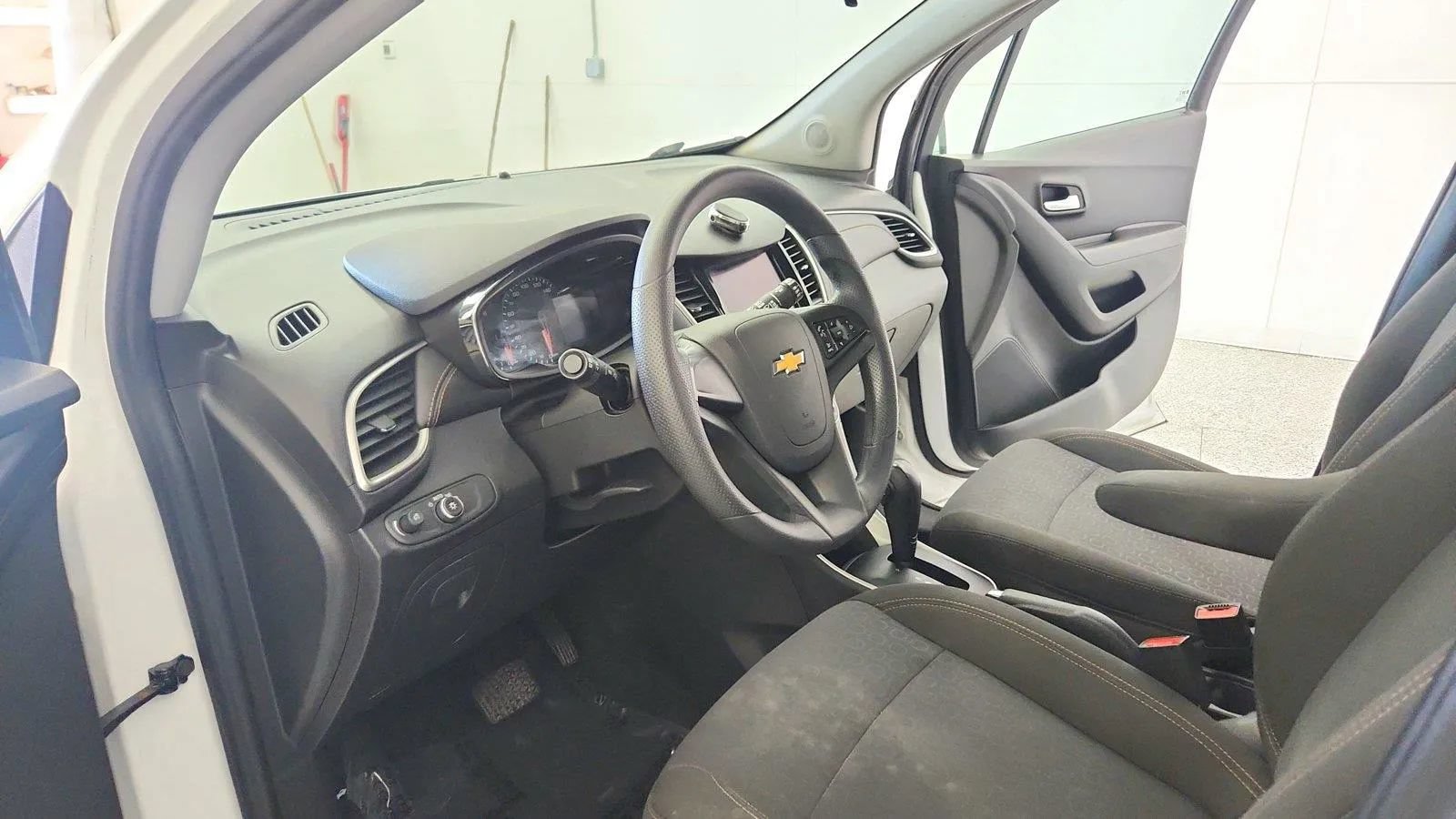 Used 2020 Chevrolet Trax LS FWD image 14