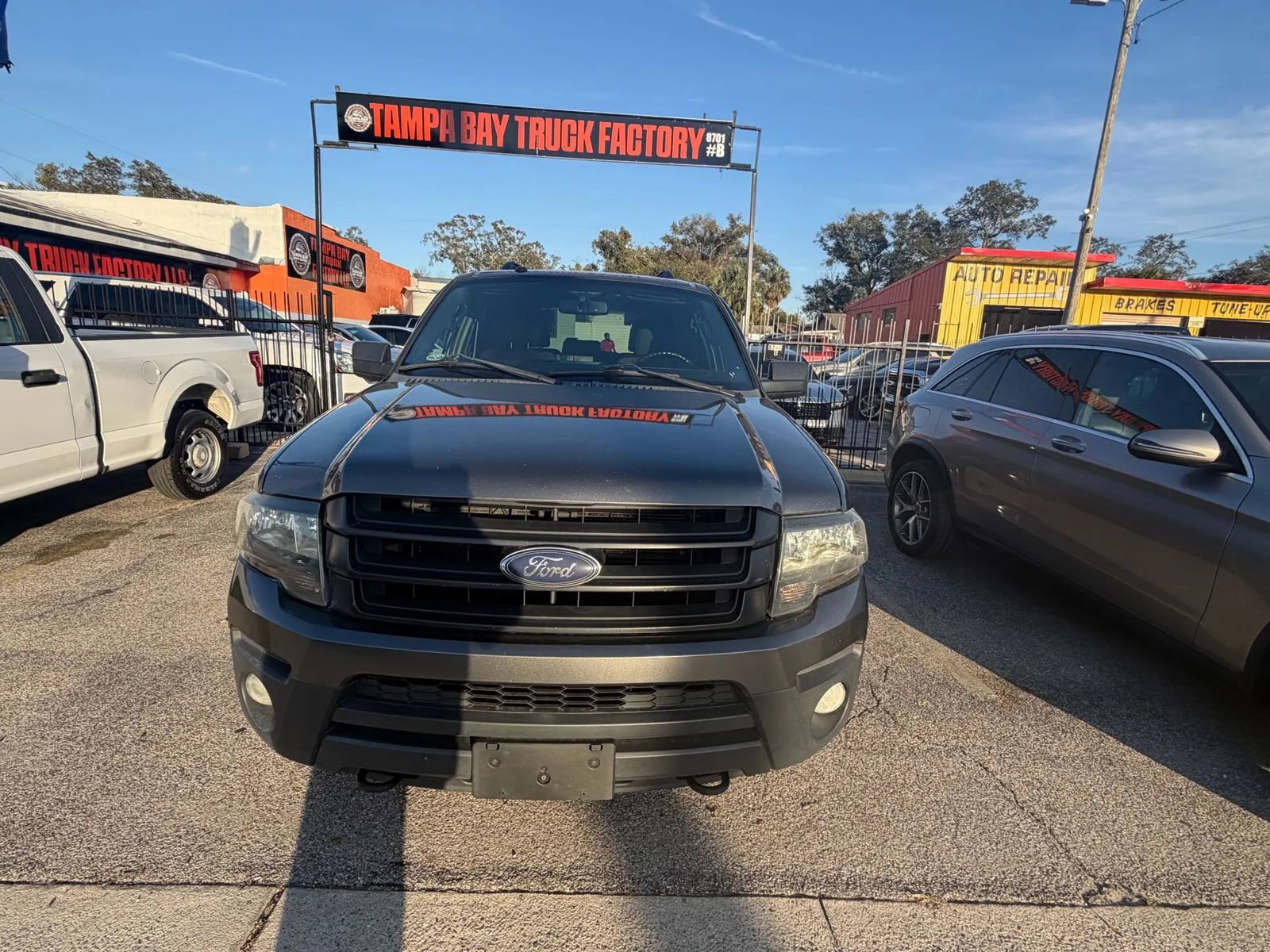 Used 2016 Ford Expedition XL image 3