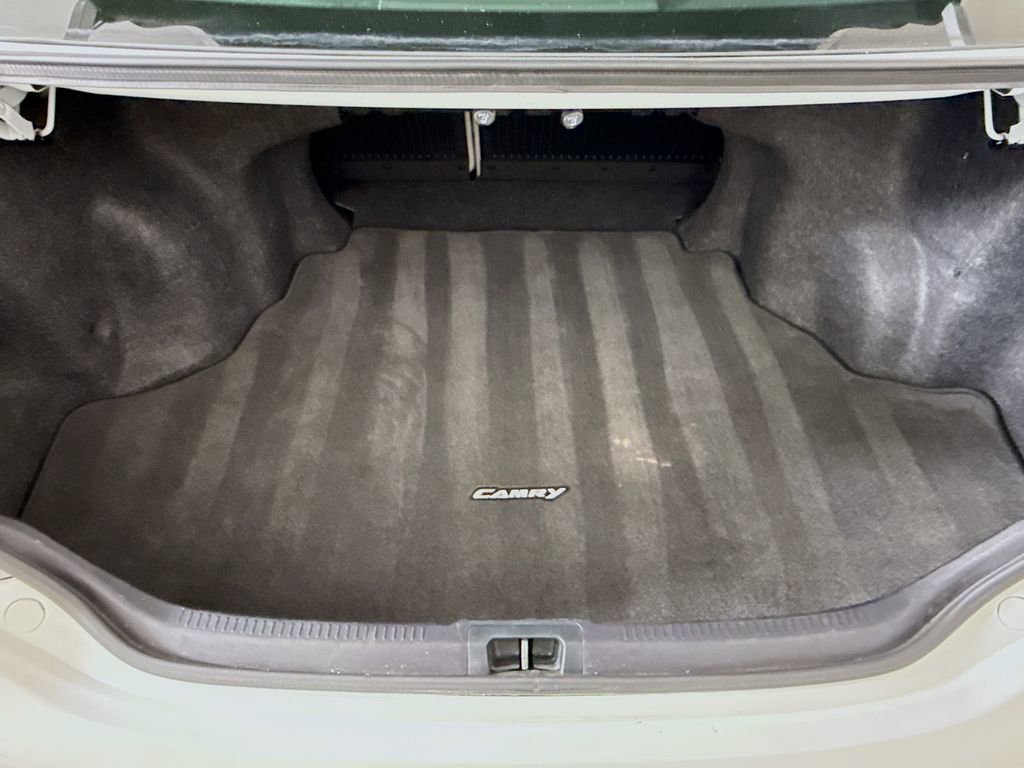 Used 2014 Toyota Camry LE FWD image 25
