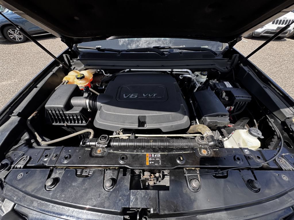 Used 2015 Chevrolet Colorado Z71 AWD/4WD image 9