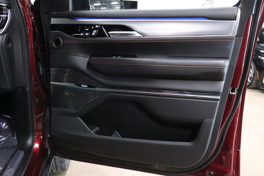 Used 2023 Jeep Grand Wagoneer Series III image 24