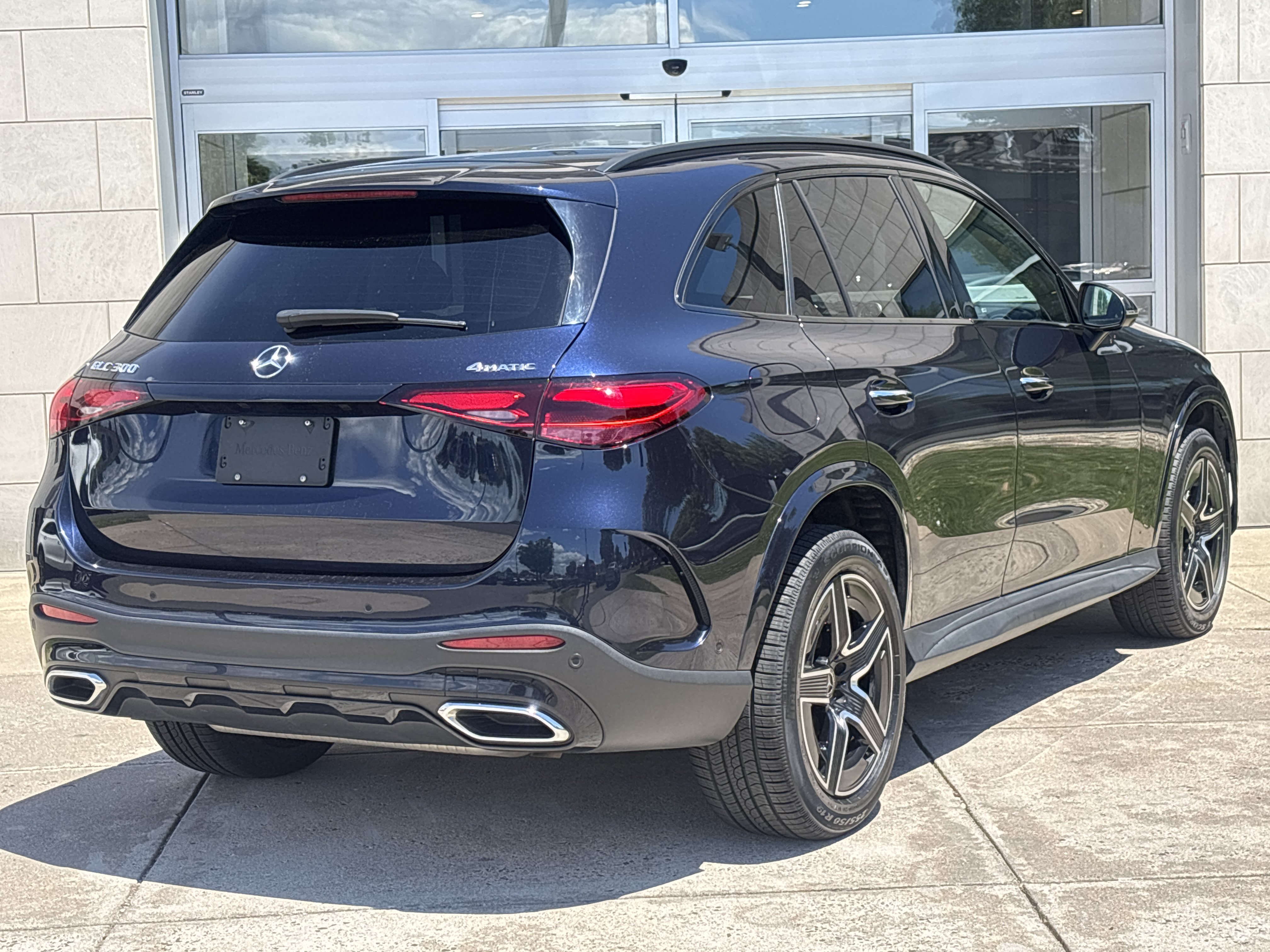 Used 2023 Mercedes-Benz GLC 300 4MATIC image 5