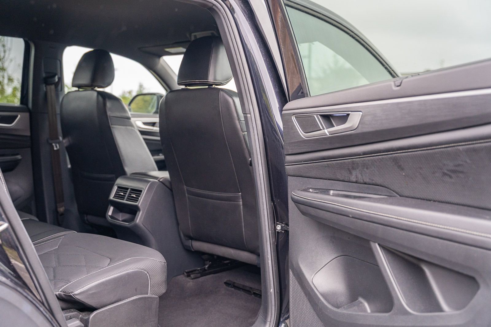 Used 2024 Volkswagen Atlas Cross Sport SE image 16