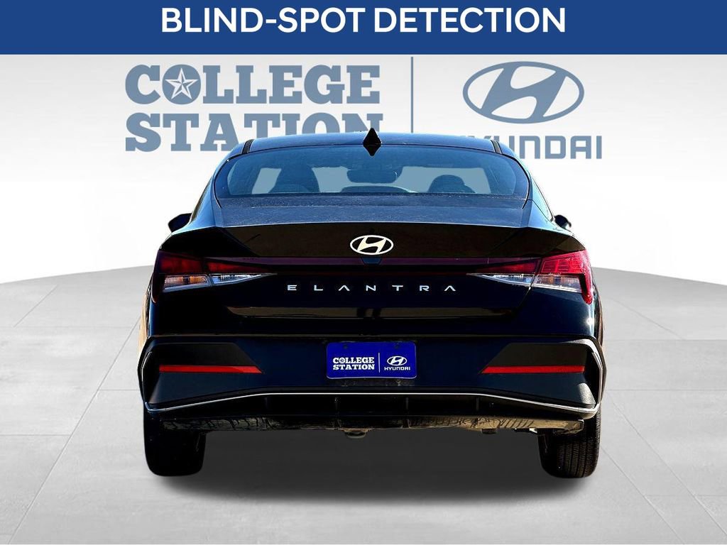 Used 2024 Hyundai Elantra SE FWD image 9