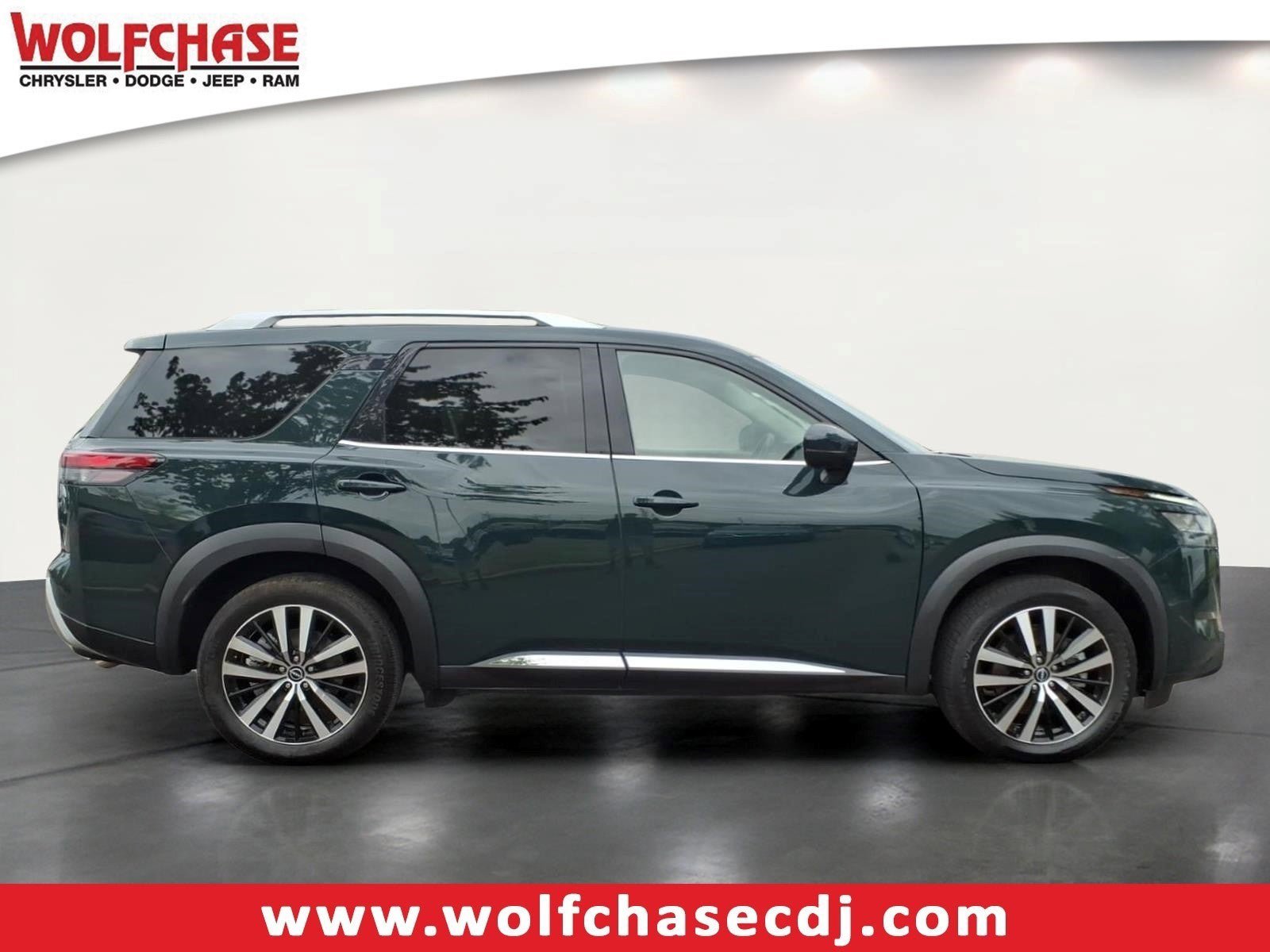 Used 2023 Nissan Pathfinder Platinum AWD/4WD image 6