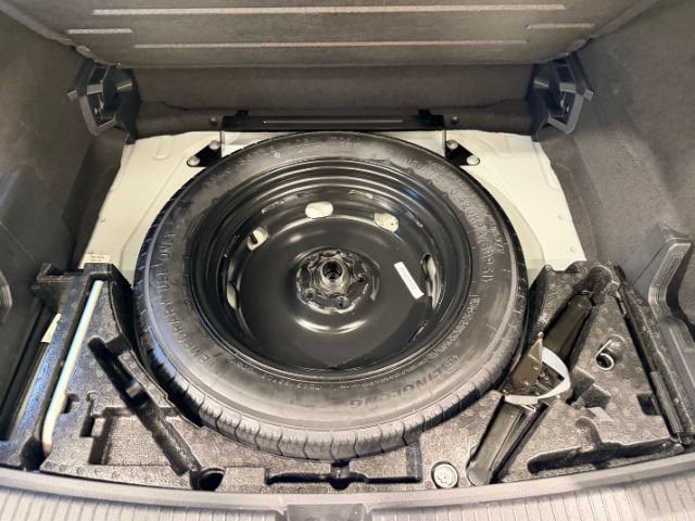 Used 2024 Volkswagen Tiguan SE AWD/4WD image 32