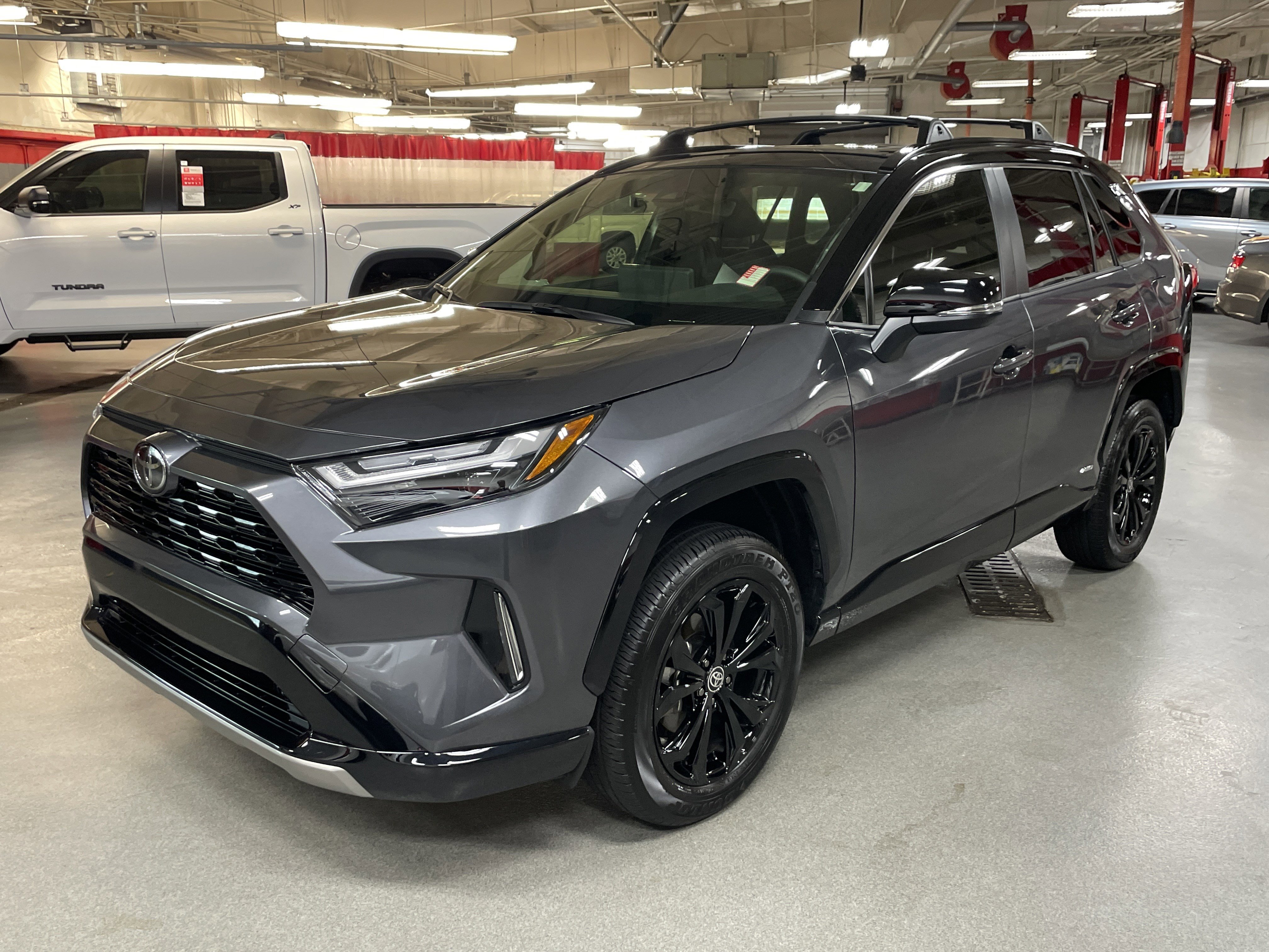 Used 2025 Toyota RAV4 XSE AWD/4WD image 5