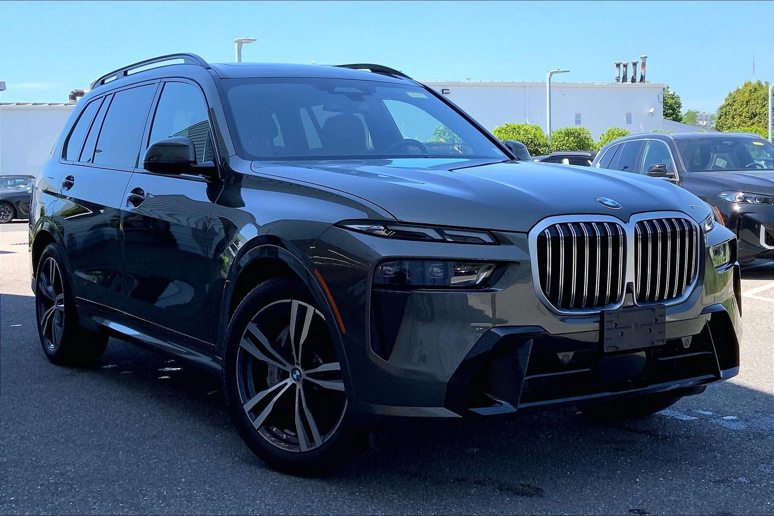 Used 2024 BMW X7 xDrive40i w/ M Sport Package AWD/4WD image 7