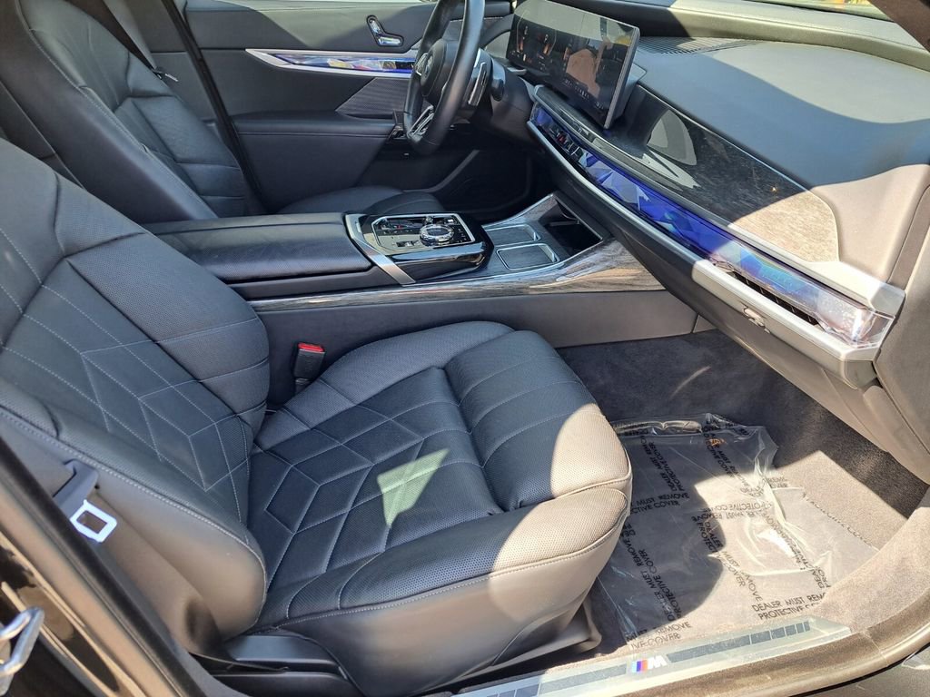 Used 2024 BMW 750e xDrive image 12