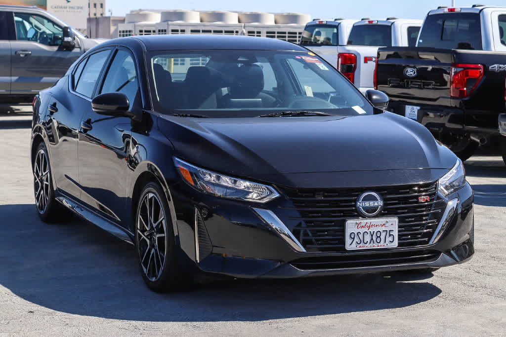Used 2025 Nissan Sentra SR FWD image 3
