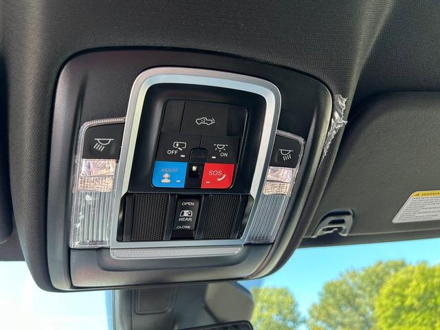 New 2026 RAM 1500 4x4 Crew Cab image 25