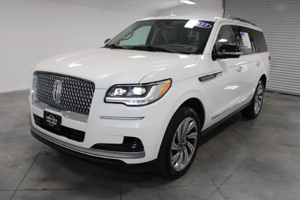 Used 2023 Lincoln Navigator Reserve AWD/4WD image 4