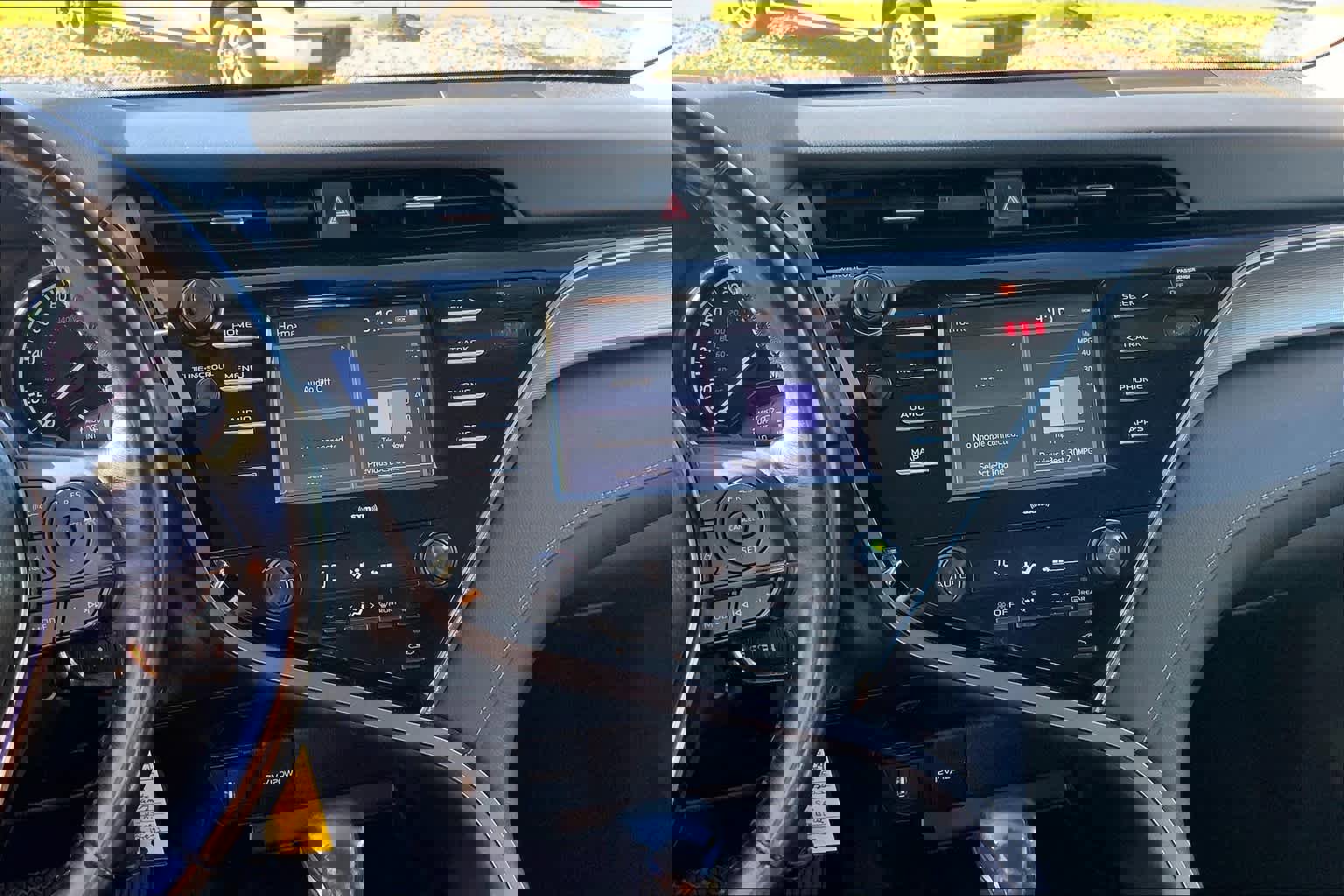 Used 2020 Toyota Camry SE image 7