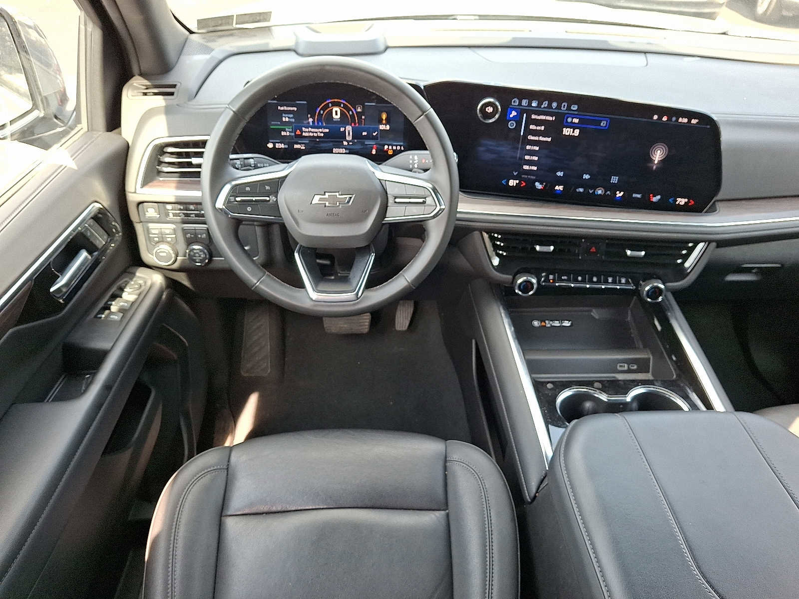 Used 2025 Chevrolet Suburban Z71 AWD/4WD image 12