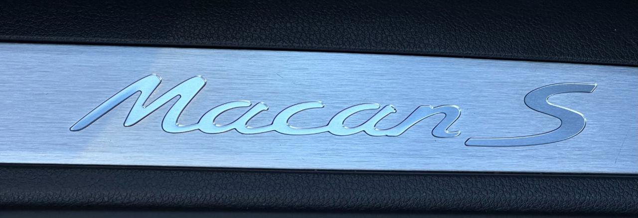 Used 2022 Porsche Macan S w/ Premium Package Plus image 28