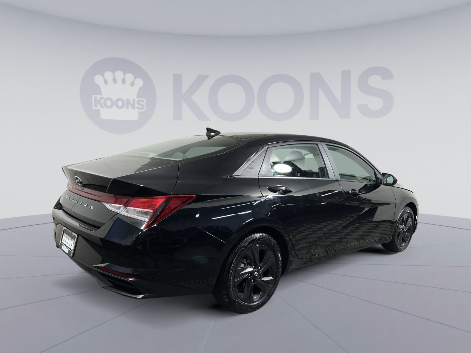 Used 2023 Hyundai Elantra SEL w/ Cargo Package FWD image 11
