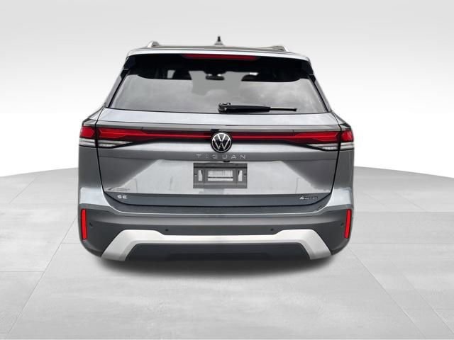 Certified 2025 Volkswagen Tiguan SE image 6