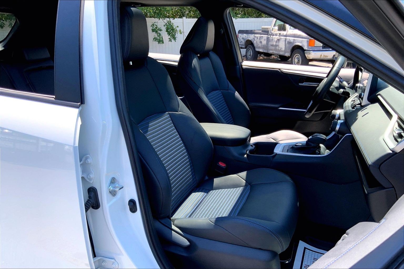 Used 2022 Toyota RAV4 XSE w/ XSE Grade Weather Package AWD/4WD image 9