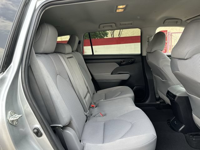 Used 2020 Toyota Highlander LE AWD/4WD image 33