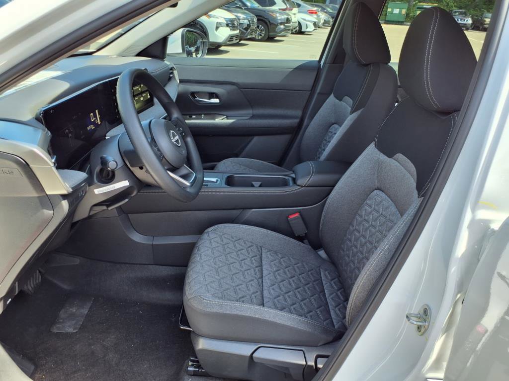 New 2025 Nissan Kicks SV w/ SV Premium Package image 12