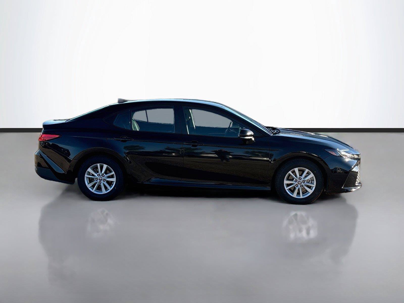Used 2025 Toyota Camry LE FWD image 16