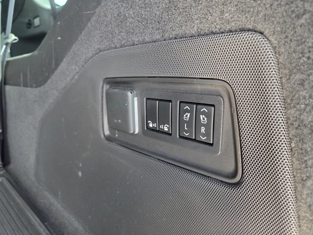 Used 2022 Cadillac Escalade ESV Premium Luxury Platinum w/ LPO, Radiant Package AWD/4WD image 31