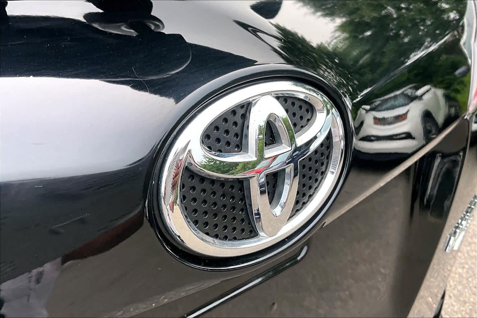 Certified 2018 Toyota RAV4 Limited w/ Advanced Technology Package AWD/4WD image 30