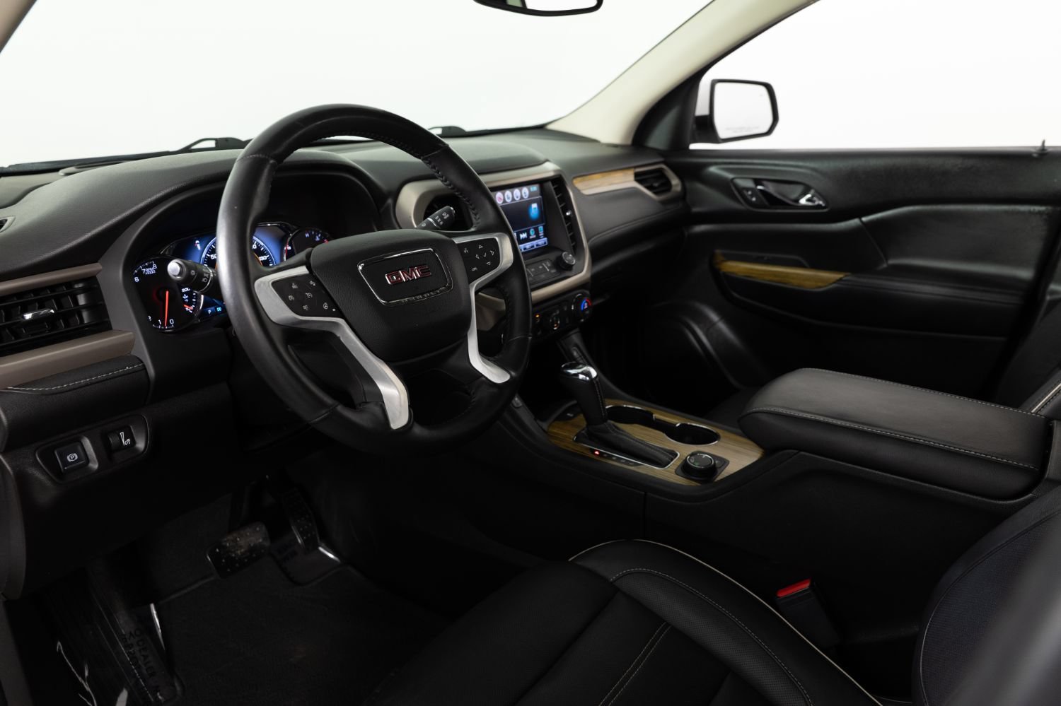 Used 2017 GMC Acadia Denali w/ Technology Package FWD image 13
