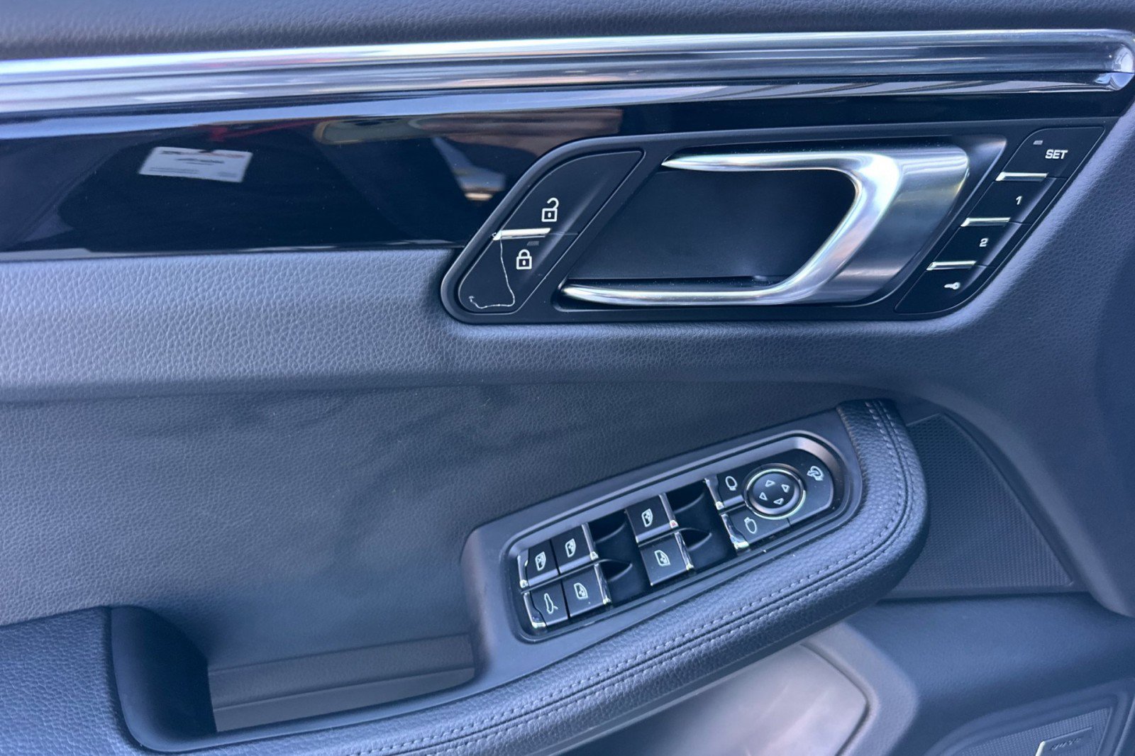 Used 2025 Porsche Macan image 12