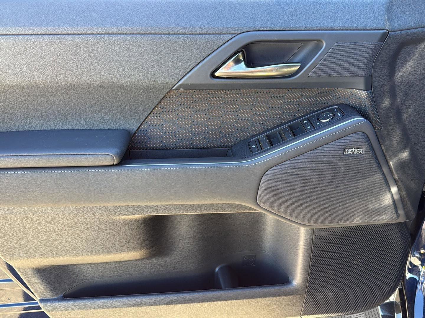 Used 2025 Lexus GX 550 w/ Accessory Package (Z1) image 12