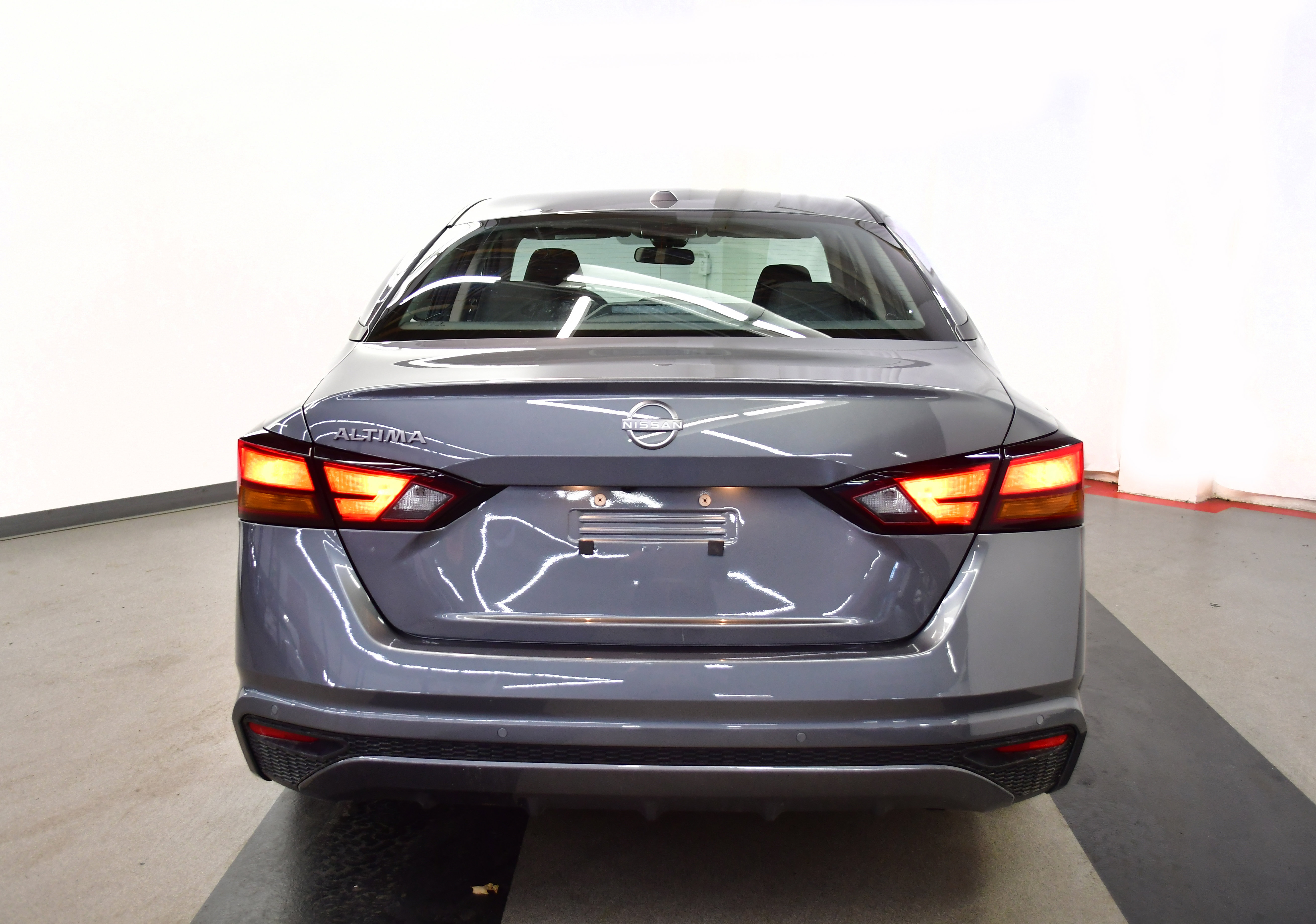 Used 2025 Nissan Altima 2.5 SV FWD image 6
