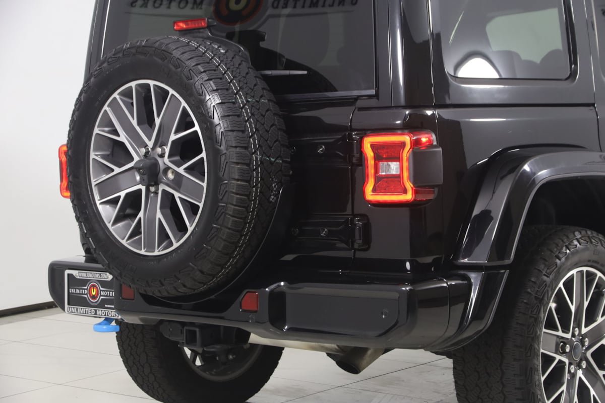 Used 2024 Jeep Wrangler High Altitude AWD/4WD image 36