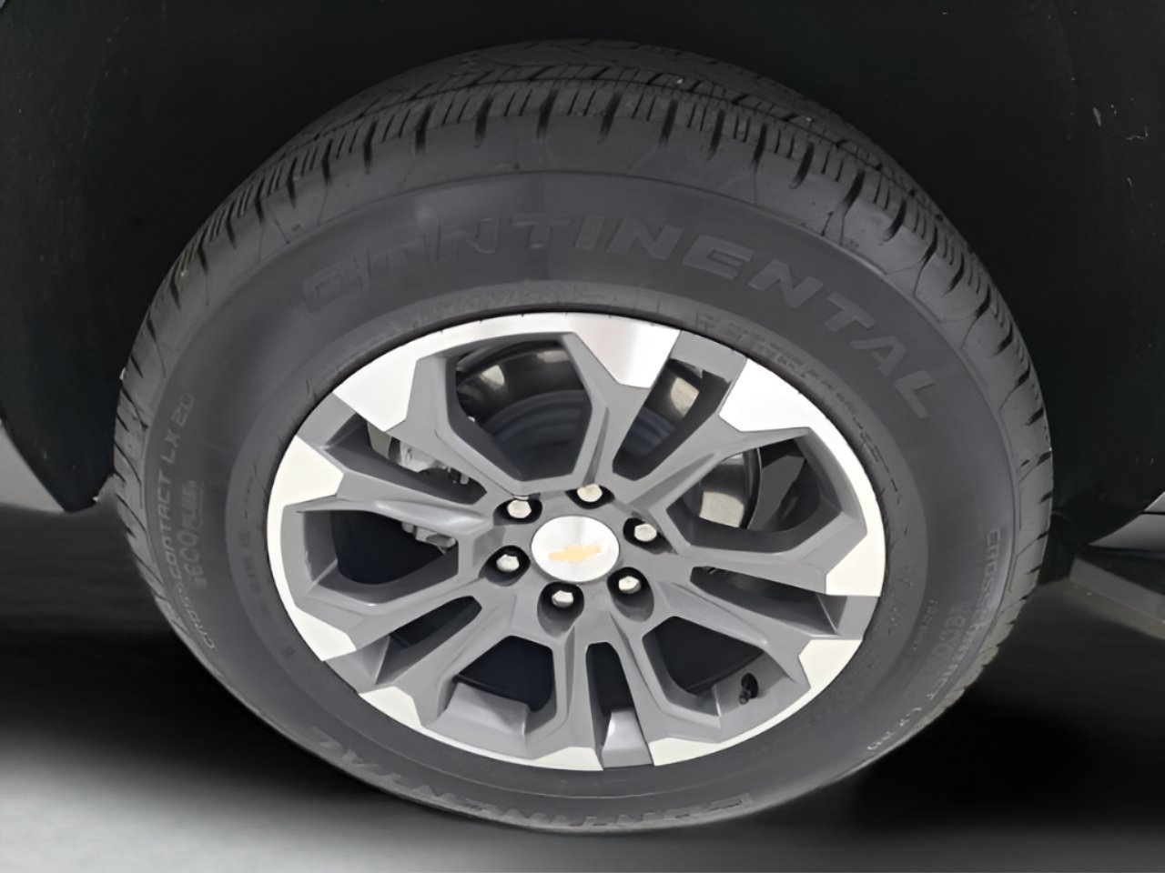 Used 2026 Chevrolet Suburban LS AWD/4WD image 8