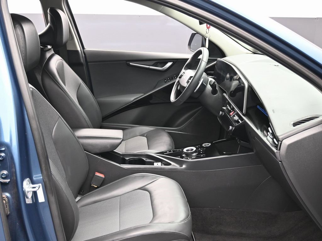 Used 2023 Kia Niro EX image 35