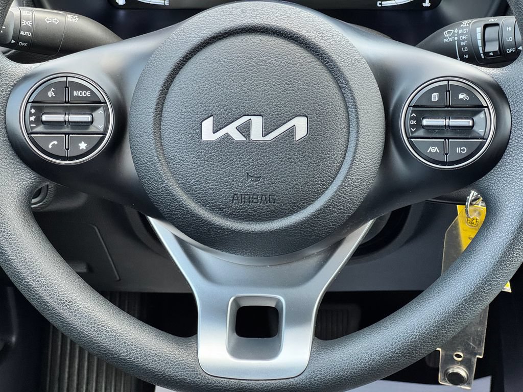 Used 2025 Kia Soul LX w/ LX Technology Package FWD image 19