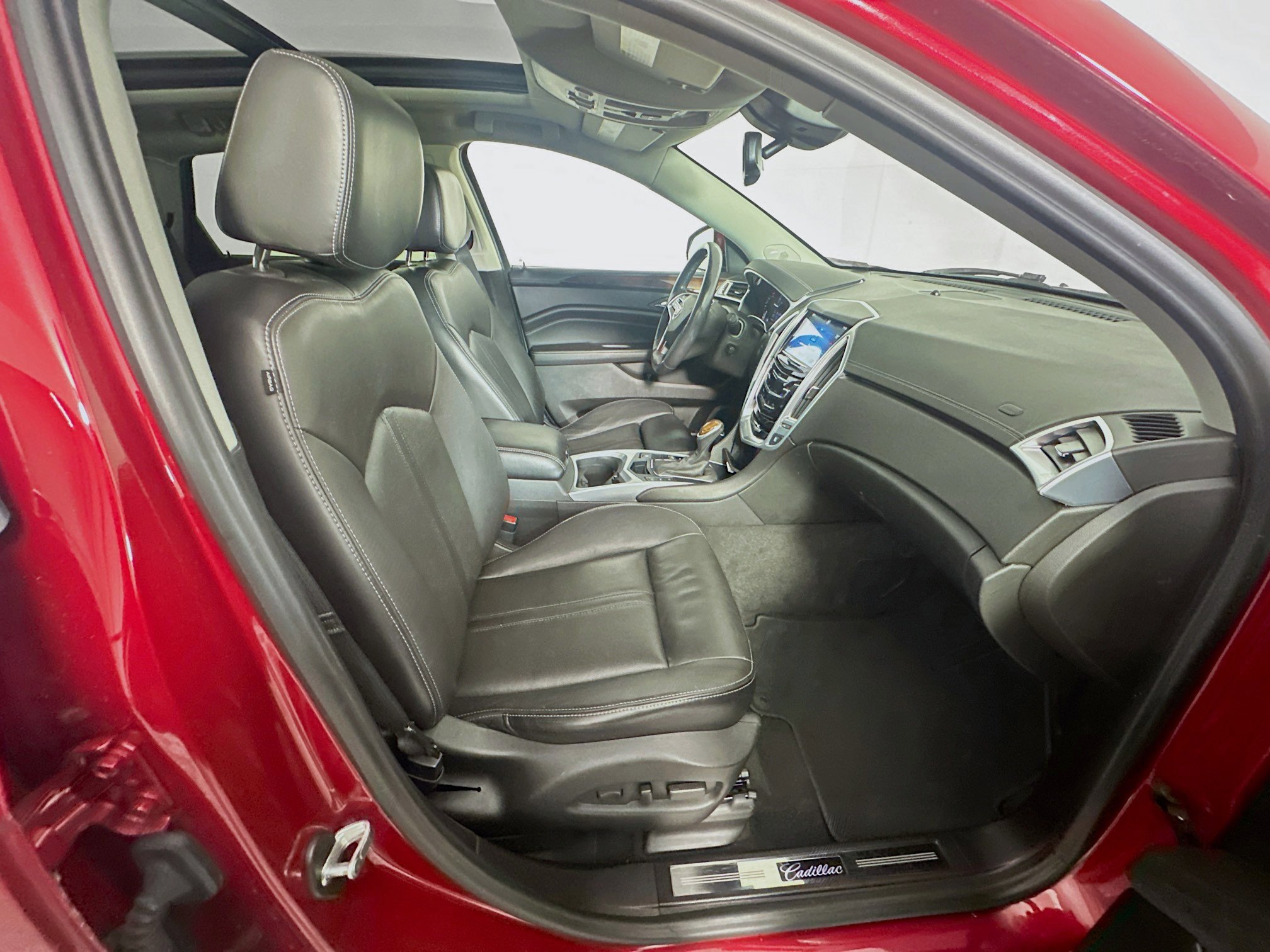 Used 2014 Cadillac SRX Luxury w/ Driver Awareness Package FWD image 33