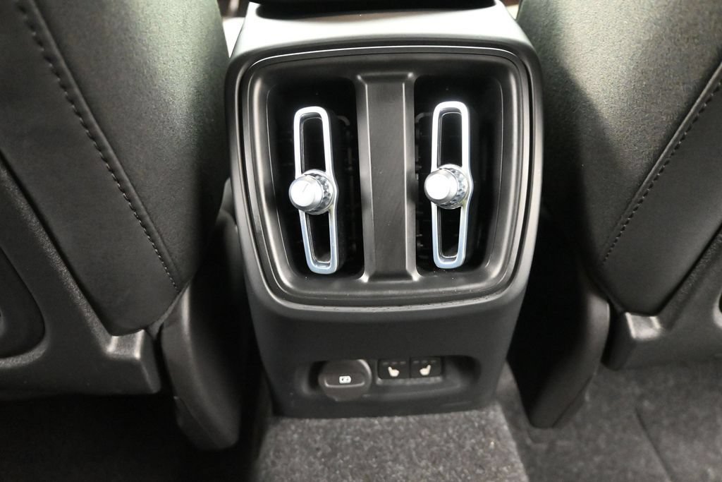 Used 2023 Volvo XC40 Recharge Plus AWD/4WD image 17
