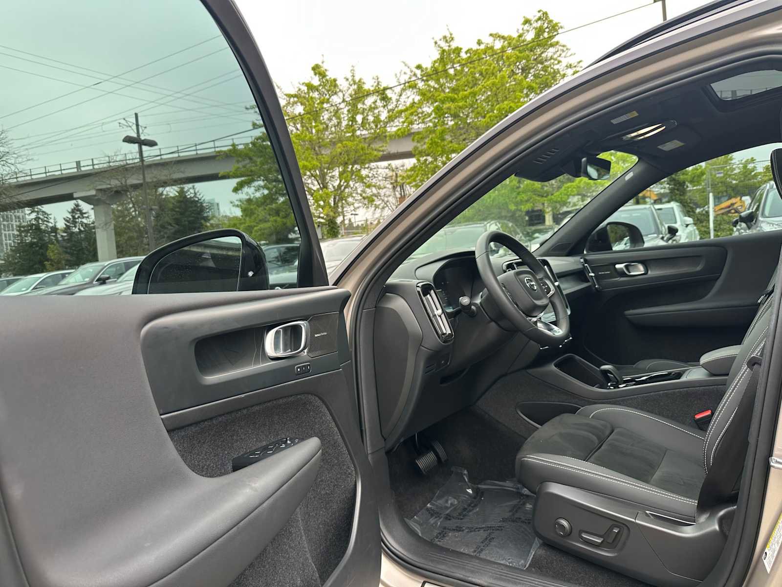 Certified 2023 Volvo XC40 Recharge Ultimate AWD/4WD image 20